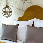 Hotel Heavenwood Suites Near Delhi Airport