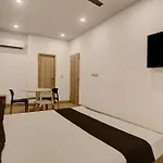 Hotel O Dwarka Mor Metro Hotel