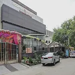 Townhouse Prakash Continental Near Netaji Subhash Place Metro Station