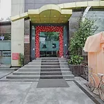 Townhouse Prakash Continental Near Netaji Subhash Place Metro Station