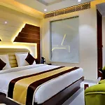 Hotel Grand Plaza In City Centre - At New Delhi Railway Station