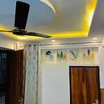 Luxury 1 Rk In New Delhi