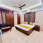 Hotel Samrat R Unit By Satwa Home Stay 10 Mints Walking Distance Nizamuddin Railway Station