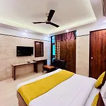 Hotel Samrat R Unit By Satwa Home Stay 10 Mints Walking Distance Nizamuddin Railway Station