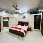 Hotel Green Villa - Near Nizamunddin Railway Station