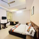 Hotel Redstone - Near Igi Airport