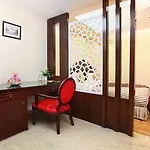 Oyo Premium Pitampura