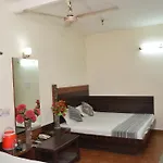 Hotel Yatri International
