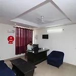 Oyo 13301 Mayesha Residency