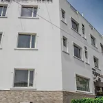 Fabhotel Marble Arch Karol Bagh