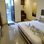 Kelvish Hotel
