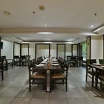 Hotel Mint Oodles 2 Mins To Nehru Enclave Metro