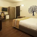 Golden Leaf Hotel