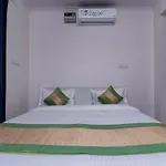 Oyo 15624 Golden Plaza