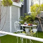 Oyo Townhouse 002