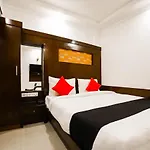 Capital O 6408 Hotel Delhi Heart