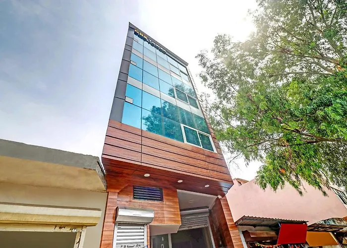 Oyo 82107 Vivaan Residency