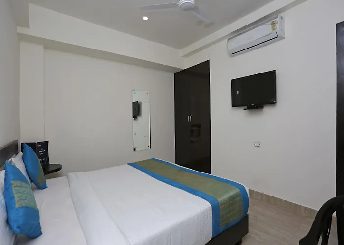 Oyo 12171 Hotel Sky View