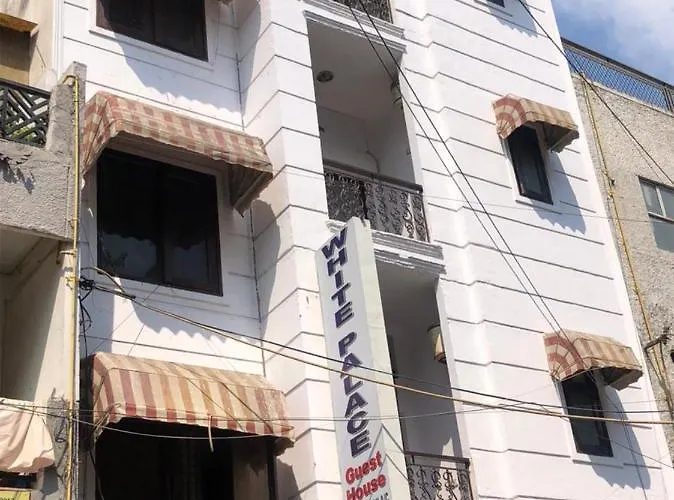 Hotel White Palace,Nizamuddin Railway Station