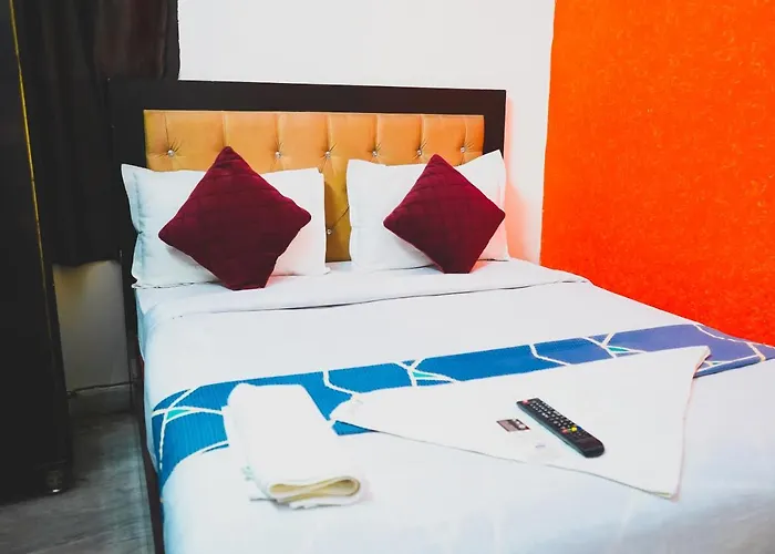 Royal Dwarka Stay - Near Aakash Hospital