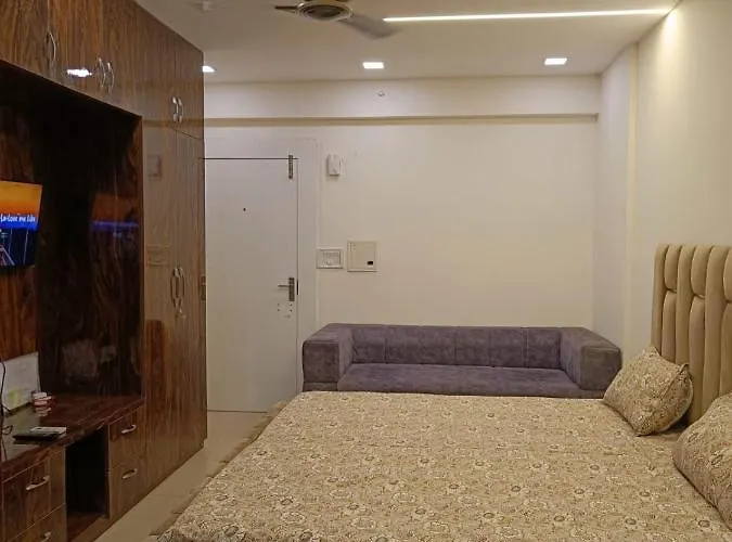 Moti Nagar, Dlf Capital Greens