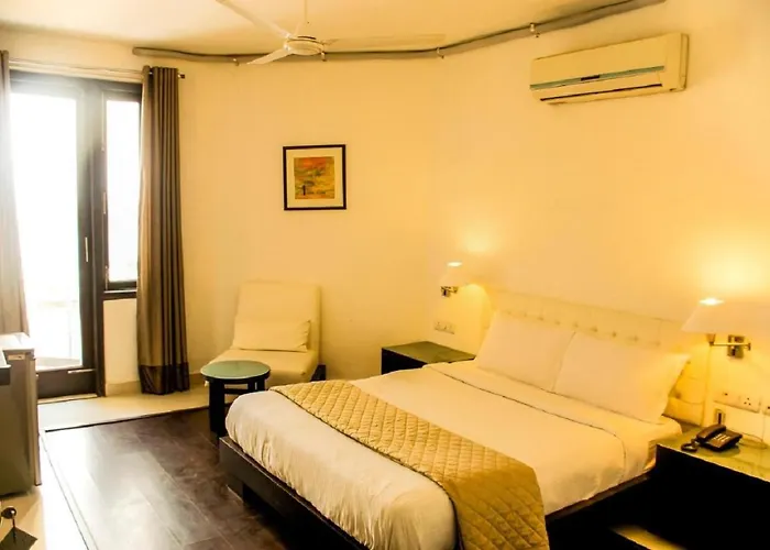 Hotel Diamond Tree At Saket Near Pvr Cinema