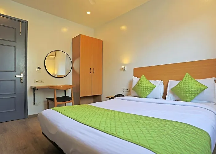 Hotel Yellow Chilli Britannia Chowk- Couple Friendly Local Id Accepted