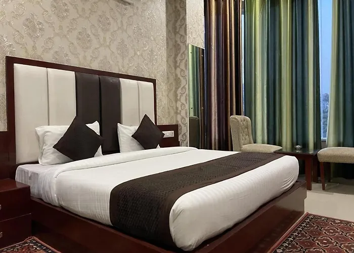 Hotel Mannat International At Paschim Vihar