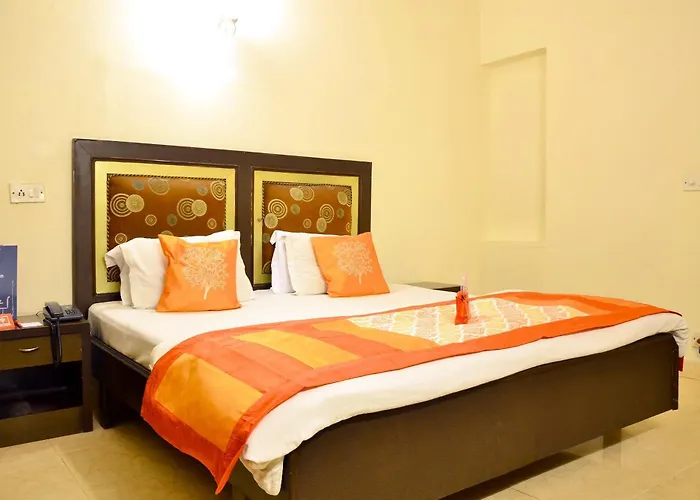Oyo Home Baikunth Kuteer Near Dilli Haat Ina
