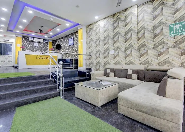 Collection O Hotel Golden Blue Near Dwarka Sector 21 Metro Station