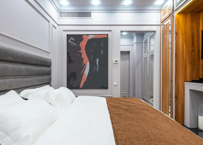 Airport Hotel Nysha Palace