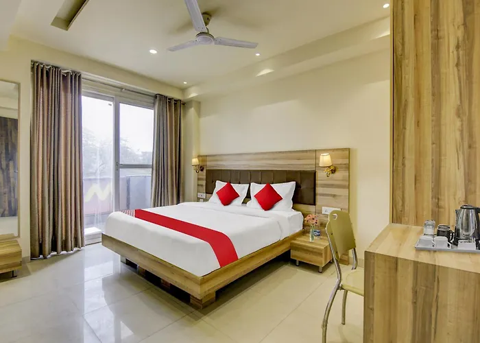 Collection O My Hotel Near Dwarka Sector 21 Metro Station