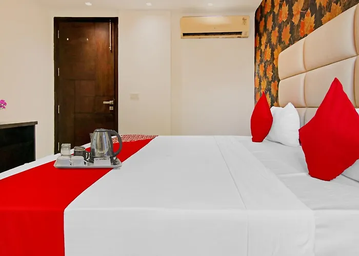 Hotel O South Galaxy Near Lotus Temple