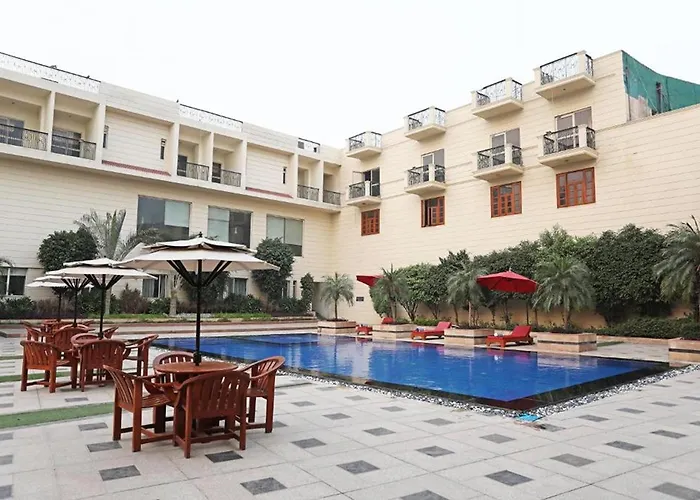 Fabhotel Prime The Western With Swimming Pool