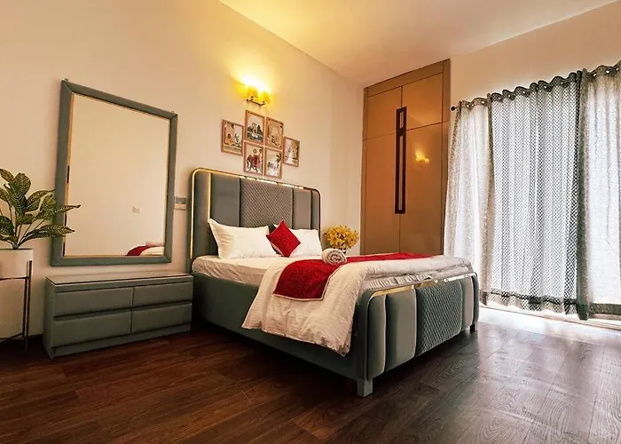 Skyhigh Luxurious Cozy 2Bhk 0 Kms From Delhi