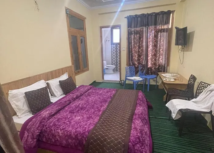 Paharganj - By - Homely Stay Cashew