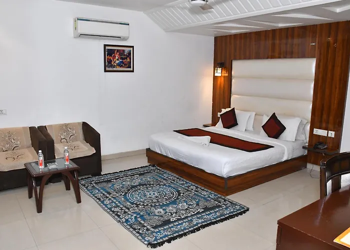 Capital O 445 Impress Hotel