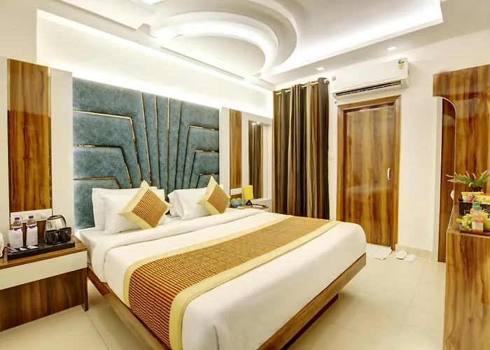 Hotel Star Villa - Front Of New Delhi Railway Station & 5 Minute From Connaught Place