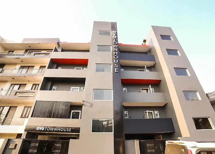 Super Townhouse Shahdara Near Yamuna Sports Complex Formerly Hotel Ipotel
