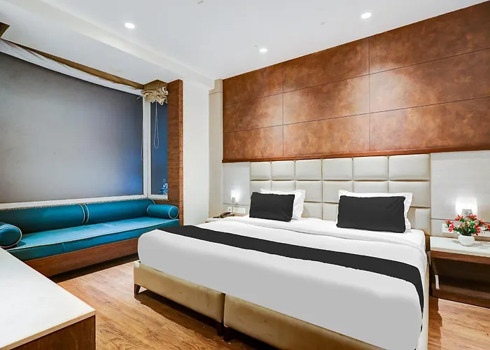 Super Townhouse Chhatarpur Near Metro Park