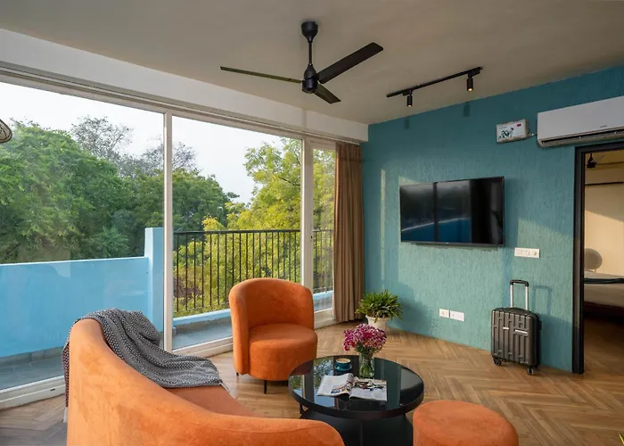 Minimalist Poshtel & Suites