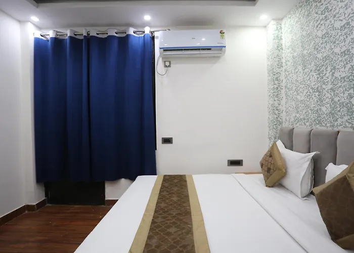 Hotel Twamev Couple Friendly Laxmi Nagar