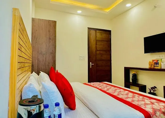 Hotel Ashram View Just 10 Minute Away Form Nizamuddin Railway Station