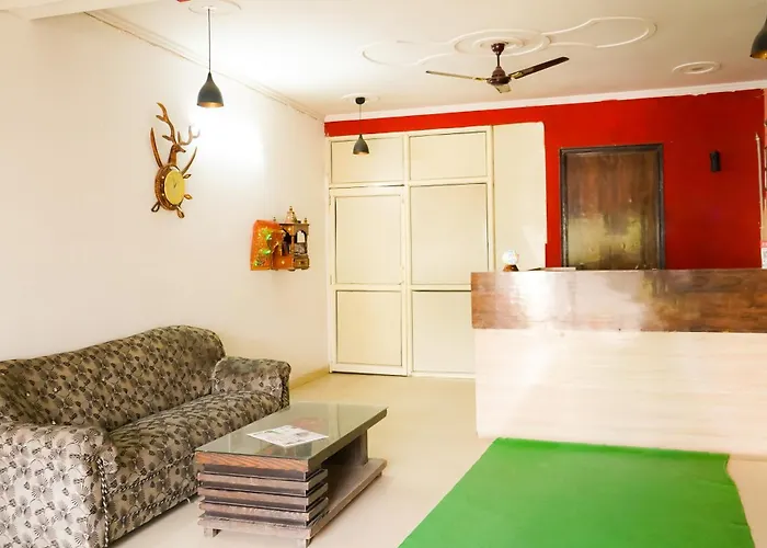 Hotel Rose - 2 Mins From Dwarka Sec 9 Metro