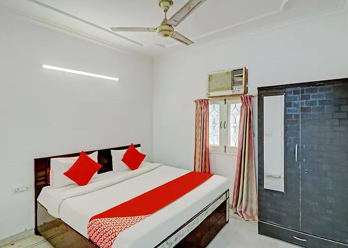 Hotel O Red Apple Home