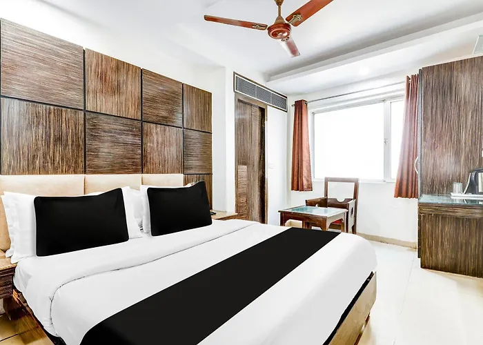 Super Townhouse Arakashan Road Paharganj Formerly Mohan International