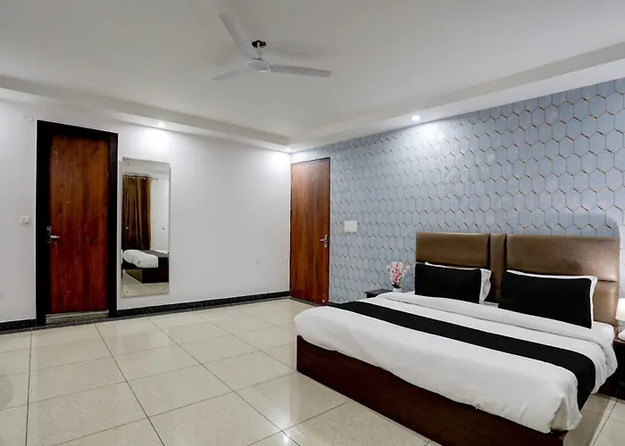 Hotel O Ambs Suites