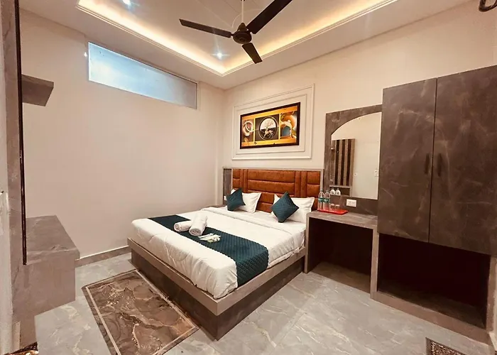 Hotel Sapphire International 100 Meters From The New Delhi Railway Station