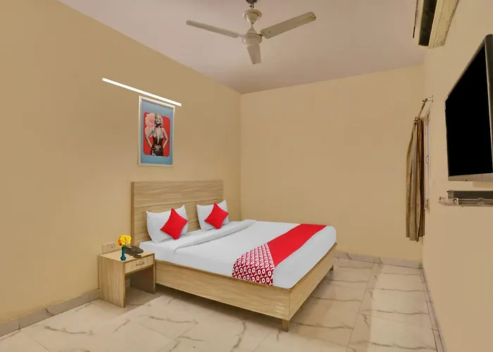 Hotel O Raas Near Hira Sweet