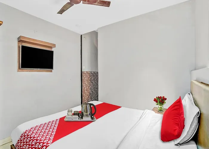 Hotel O M Stays Near Akshardham